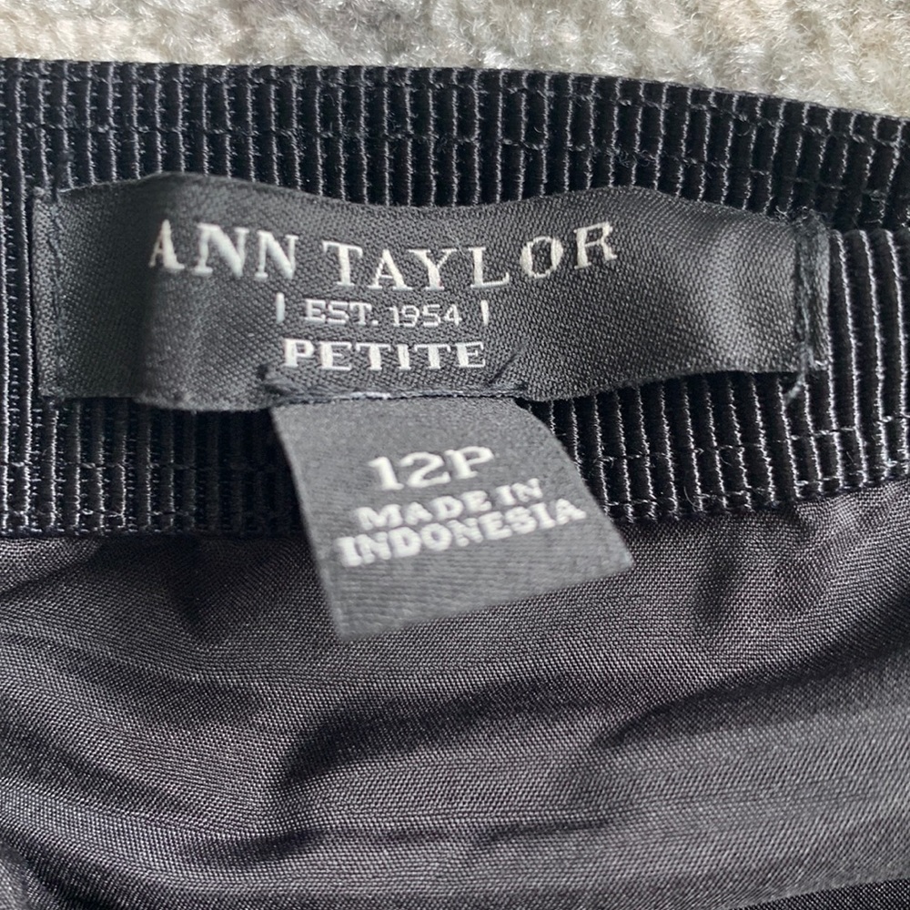 Ann Taylor Professional Black Skirt - Picture 4 of 10